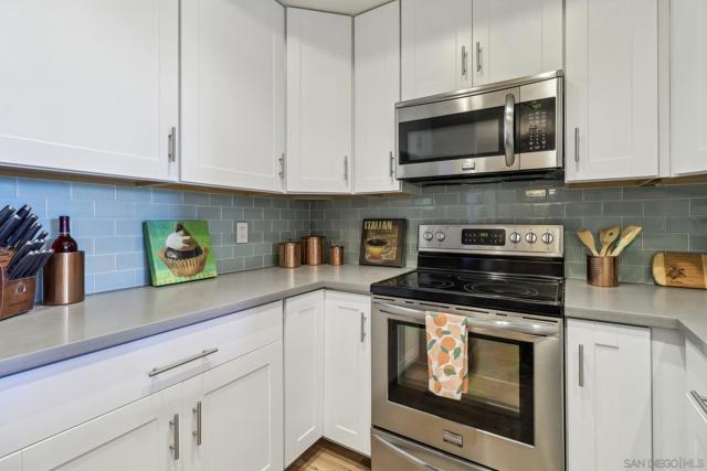2445 Brant St, San Diego CA: https://media.crmls.org/mediaz/c7988e25-9fbc-4f3c-902d-1d302d15c7c3.jpg