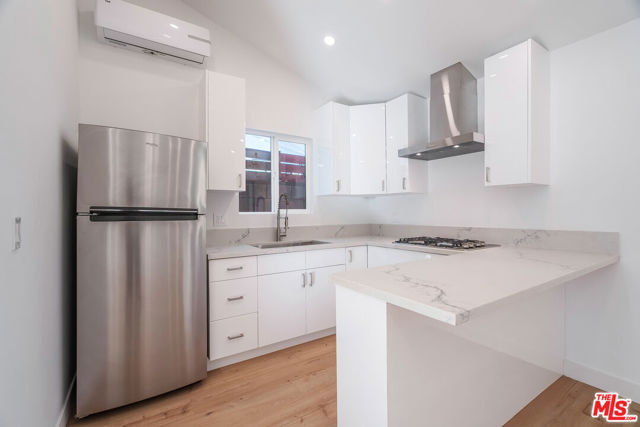 5822 Saloma Avenue, Sherman Oaks CA: https://media.crmls.org/mediaz/c799320e-e064-469a-aa83-06959271f72d.jpg