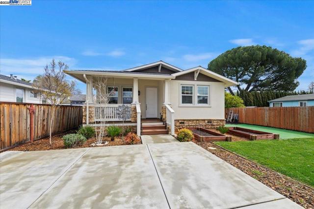 736 N P St, Livermore CA: https://media.crmls.org/mediaz/c79932f2-2782-414c-b3a7-44ea3bf30b8c.jpg