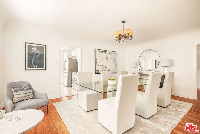 842 S Sycamore Avenue, Los Angeles CA: https://media.crmls.org/mediaz/c799878c-44bc-43e4-9374-1d297c113ef4.jpg