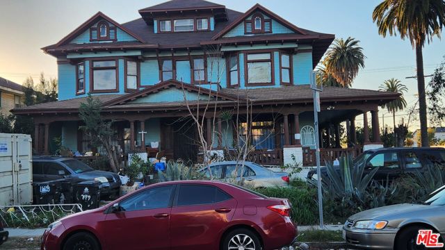 3977 S Budlong Avenue, Los Angeles CA: https://media.crmls.org/mediaz/c799be99-829e-4522-a5c0-5a709f8fd5c0.jpg