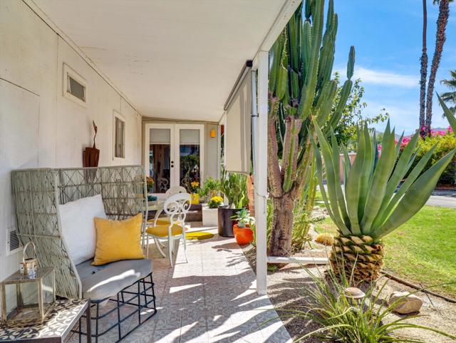 7 Ocotillo Lane, Palm Desert CA: https://media.crmls.org/mediaz/c799c93e-db97-4bcd-b230-09dad01944c5.jpg