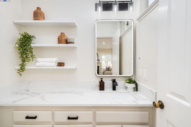 44930 Lynx Dr, Fremont CA: https://media.crmls.org/mediaz/c799eafd-4985-44fa-9759-f8608ae79b8c.jpg