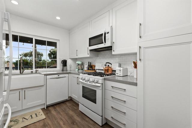 Detail Gallery Image 17 of 48 For 3580 Seahorn Cir, San Diego,  CA 92130 - 2 Beds | 2 Baths