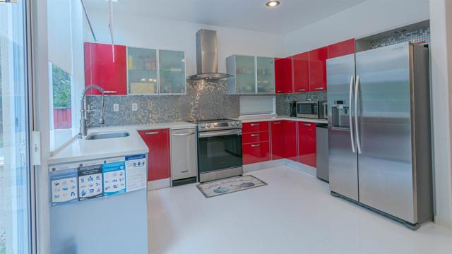 906 Vista Pointe Dr, San Ramon CA: https://media.crmls.org/mediaz/c79a3f88-6d2c-4ec2-a576-ce95595622a0.jpg