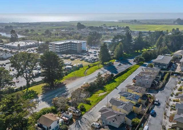 207 Grandview Street, Santa Cruz CA: https://media.crmls.org/mediaz/c79aca34-36b1-4c12-93f6-0f00db91977b.jpg