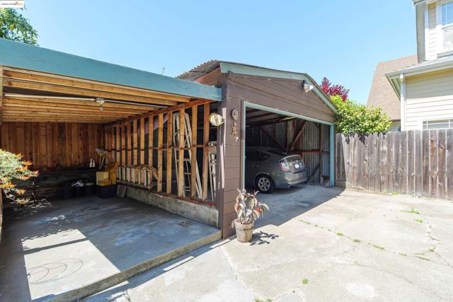 318 Washington Avenue, Richmond CA: https://media.crmls.org/mediaz/c79b1cdf-805f-4d5f-a9b8-1678810a6768.jpg