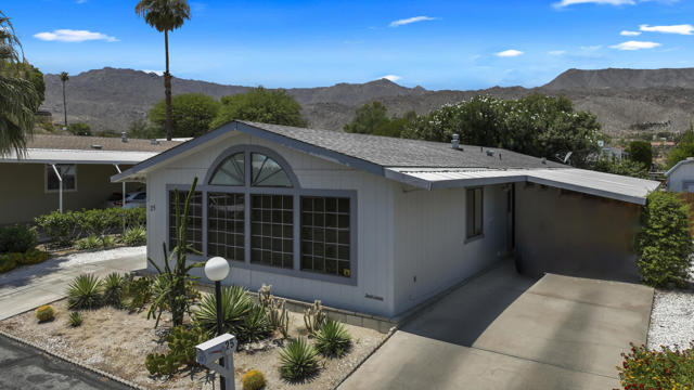 25 Pampas Lane, Palm Desert CA: https://media.crmls.org/mediaz/c79b8d0f-3c51-4963-94e4-93454ad32560.jpg