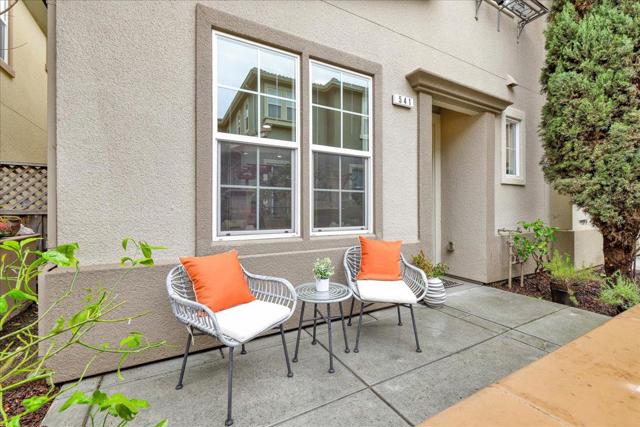 541 Ravenna Way, Hayward CA: https://media.crmls.org/mediaz/c79c019f-890a-46db-a0f5-6e1e44cae126.jpg