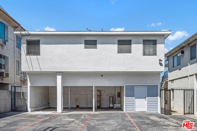 1657 Colby Avenue, Los Angeles CA: https://media.crmls.org/mediaz/c79d1a4a-f9a8-4abd-a4bf-adf11003d615.jpg