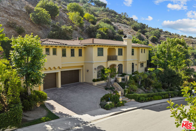 3697 Benedict Canyon Lane, Sherman Oaks CA: https://media.crmls.org/mediaz/c79e2ece-2ae5-4e59-aac5-3689157ac71d.jpg