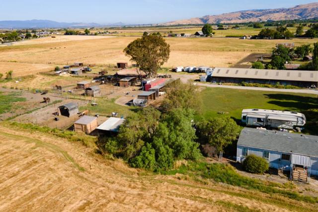6200 Frye Lane, Hollister CA: https://media.crmls.org/mediaz/c79e3658-80dc-484d-a8d5-36ef7c76bdf6.jpg