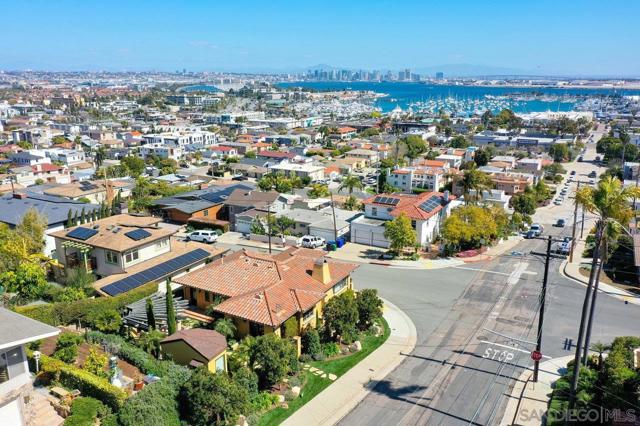 1250 Willow St, San Diego CA: https://media.crmls.org/mediaz/c79e7b5e-3dbb-4383-b978-51de63ae1c98.jpg