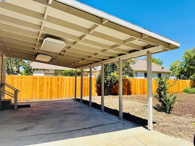 772 Mcleod St, Livermore CA: https://media.crmls.org/mediaz/c79f9788-6253-445c-acd3-3f01142b30d9.jpg