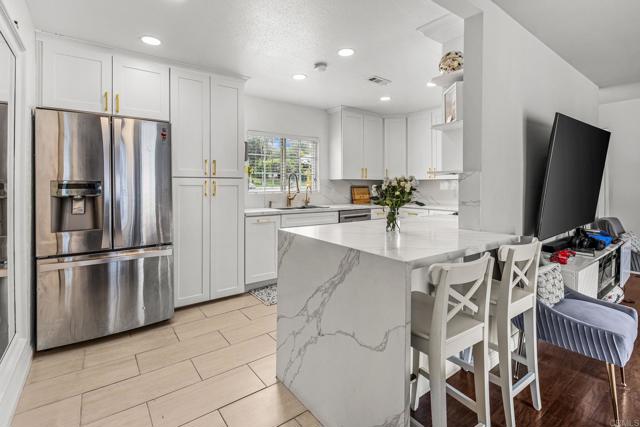 5851 Jackson Dr, La Mesa CA: https://media.crmls.org/mediaz/c7a01a99-63a5-45e6-ac61-f32df2f0d8a1.jpg
