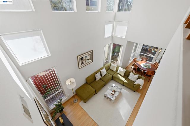 906 Vista Pointe Dr, San Ramon CA: https://media.crmls.org/mediaz/c7a039b5-7608-402b-bccb-a49f07ee7489.jpg