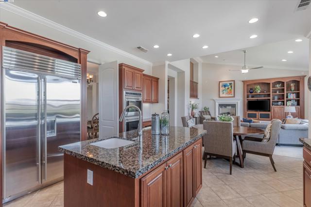 2531 Leona Pl, Pleasanton CA: https://media.crmls.org/mediaz/c7a08f28-ef77-4fec-aff0-a2ddd6ca9671.jpg
