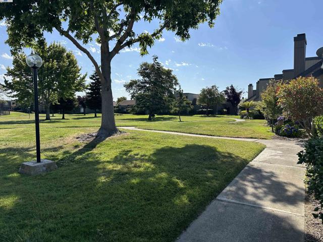 3521 Oleander, Alameda CA: https://media.crmls.org/mediaz/c7a11173-87d4-465a-a7b9-860ef67300cb.jpg