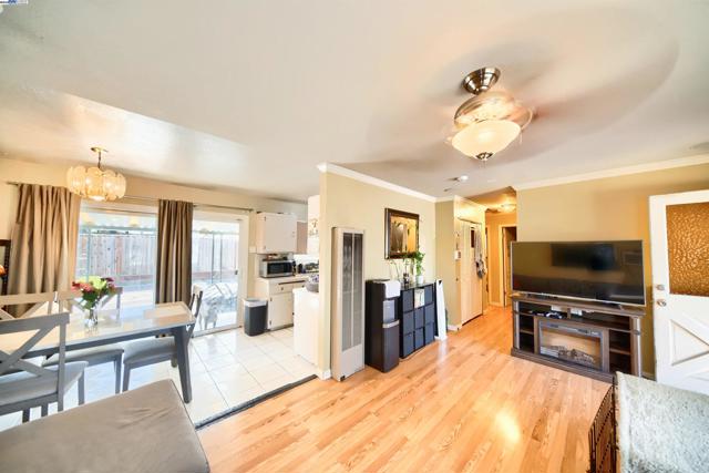 3382 Mount Wilson Dr, San Jose CA: https://media.crmls.org/mediaz/c7a126a7-67e0-4075-876b-a36daa9f31cc.jpg