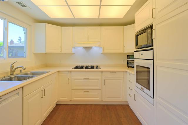 156 Dogwood Pl, San Ramon CA: https://media.crmls.org/mediaz/c7a139bf-ca6a-47d7-805f-191559d85a8a.jpg