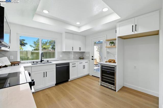 739 Aries Ln, Foster City CA: https://media.crmls.org/mediaz/c7a1cd57-fec3-4353-a241-de8be03af400.jpg
