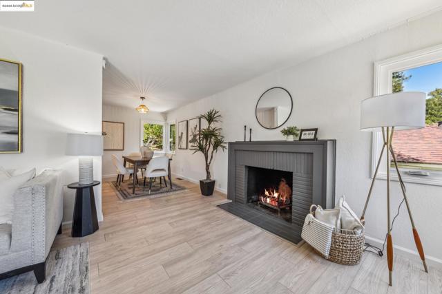 7069 Saroni Dr, Oakland CA: https://media.crmls.org/mediaz/c7a1e76c-5c78-4bb0-860d-037972bd4ff6.jpg