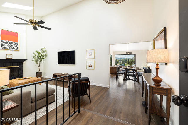 1932 Summer Cloud Drive, Thousand Oaks CA: https://media.crmls.org/mediaz/c7a24aa0-7404-4546-a574-a9ae40a9158a.jpg