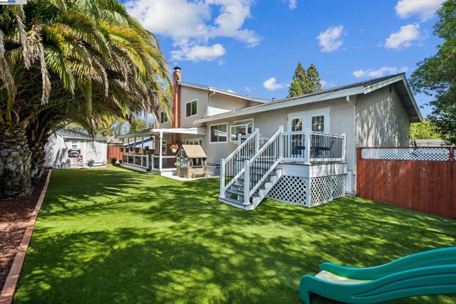 2740 Mohawk Cir, San Ramon CA: https://media.crmls.org/mediaz/c7a26fc2-dc5f-434c-90fb-54a6fae3ac8f.jpg