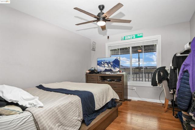 4828 Sellers Ave, Brentwood CA: https://media.crmls.org/mediaz/c7a274fd-6947-48a8-915e-2b9a7203e2ee.jpg