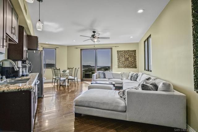 7335 El Fuerte St, Carlsbad CA: https://media.crmls.org/mediaz/c7a31ae8-2b19-413b-9349-9c558ad4aaf6.jpg