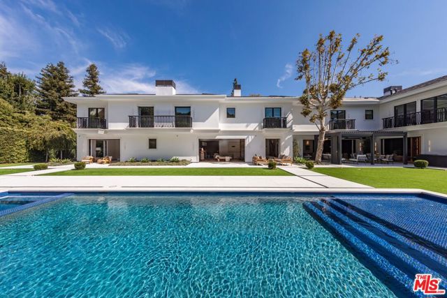 927 N Whittier Drive, Beverly Hills CA: https://media.crmls.org/mediaz/c7a45403-cce3-4610-b1a6-ffa90acd87b5.jpg