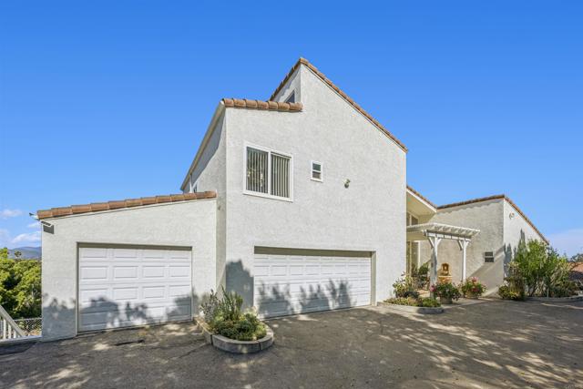 Detail Gallery Image 2 of 53 For 3016 Alta Vista Dr, Fallbrook,  CA 92028 - 3 Beds | 3/1 Baths