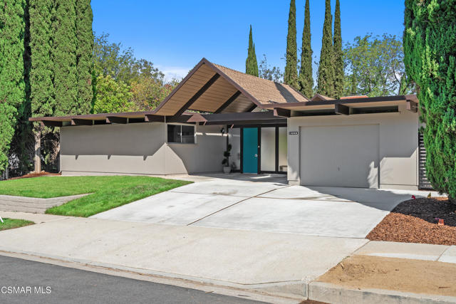 1449 Fordham Avenue, Thousand Oaks CA: https://media.crmls.org/mediaz/c7a4f110-ebdf-43bb-89ea-f5058d22f9fc.jpg