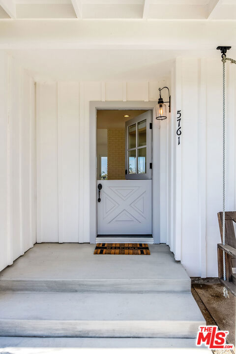 5761 Calpine Drive, Malibu CA: https://media.crmls.org/mediaz/c7a517be-0b77-4c4c-858e-63481feea5a1.jpg
