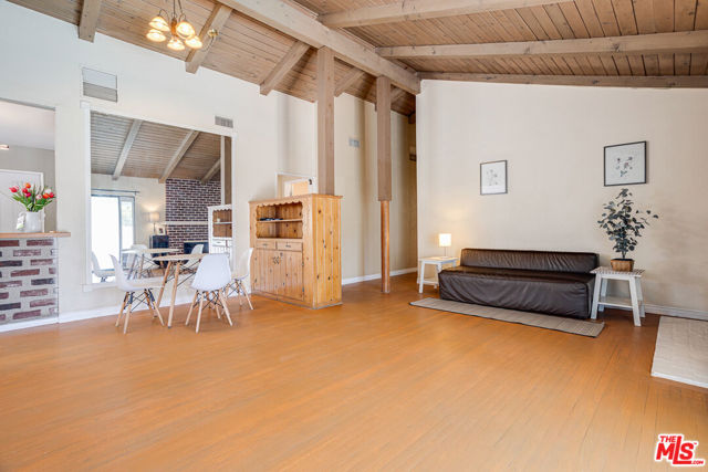 8300 Zelzah Avenue, Northridge CA: https://media.crmls.org/mediaz/c7a54547-7dca-4a35-9c46-b921a47da723.jpg