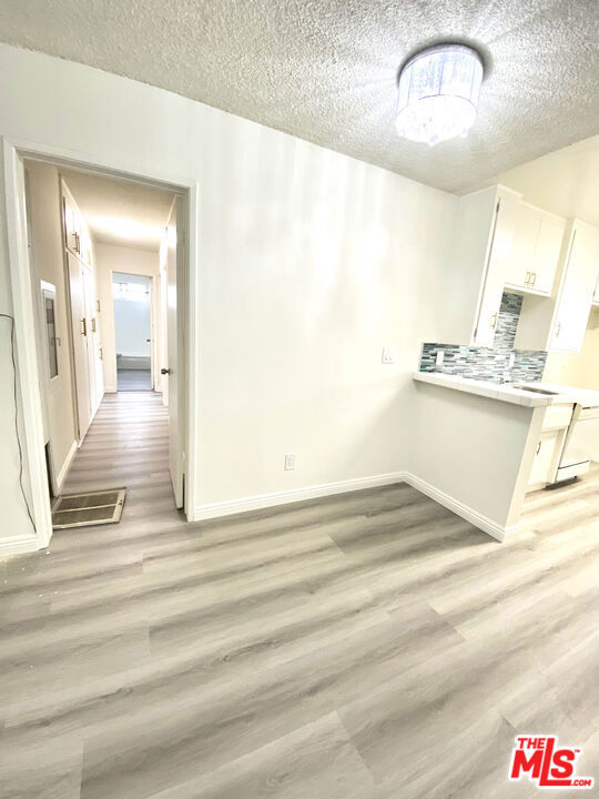 4171 W 4th Street, Los Angeles CA: https://media.crmls.org/mediaz/c7a54b81-a5b9-45bd-87d3-54b9dd7b1186.jpg