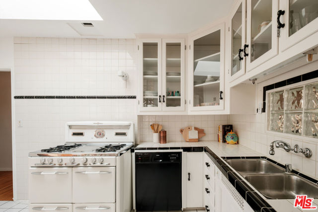 1030 N La Jolla Avenue, West Hollywood CA: https://media.crmls.org/mediaz/c7a5d1e4-945b-4577-8b97-698777e65b0a.jpg