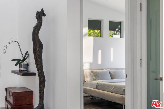 1415 Summitridge Drive, Beverly Hills CA: https://media.crmls.org/mediaz/c7a6084d-5fb9-4833-b57e-869405d9b655.jpg