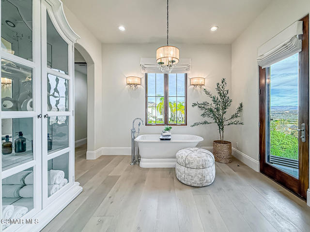 25877 Shady Oak Lane, Valencia CA: https://media.crmls.org/mediaz/c7a60a09-d2bd-49be-901d-ca8dfbd00b8b.jpg