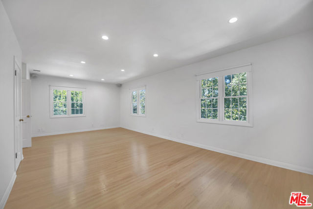 1231 Club View Drive, Los Angeles CA: https://media.crmls.org/mediaz/c7a64143-0457-4549-85c6-fa3e12f90b8f.jpg