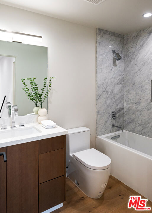 615 23rd Street, Santa Monica CA: https://media.crmls.org/mediaz/c7a69cb6-78d9-4d5e-b03b-568e742a7885.jpg