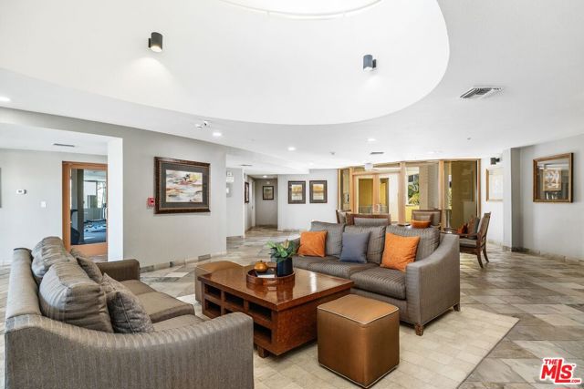 13200 Pacific Promenade, Playa Vista CA: https://media.crmls.org/mediaz/c7a6b685-7275-4243-b6e4-978a4d93da88.jpg