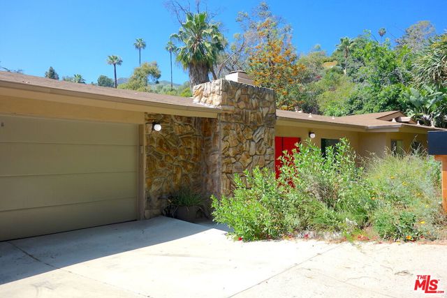 702 Cavanagh Road, Glendale CA: https://media.crmls.org/mediaz/c7a6da6b-24d8-47cf-a10b-84bd7787cc71.jpg