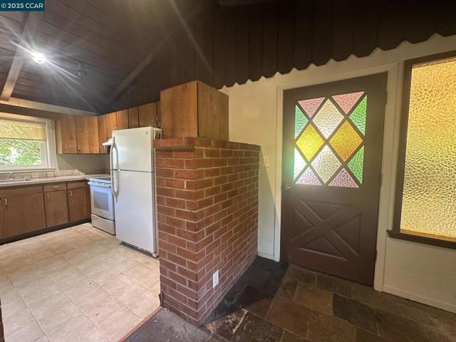 120 Sexton Rd, Sebastopol CA: https://media.crmls.org/mediaz/c7a720d4-1d7b-406a-a89a-052833fff763.jpg