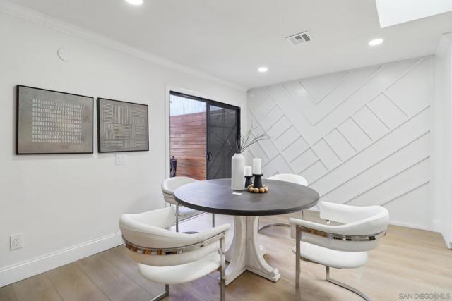 4367 Summit Dr, La Mesa CA: https://media.crmls.org/mediaz/c7a72e00-1080-4397-8fa7-dfa452789751.jpg