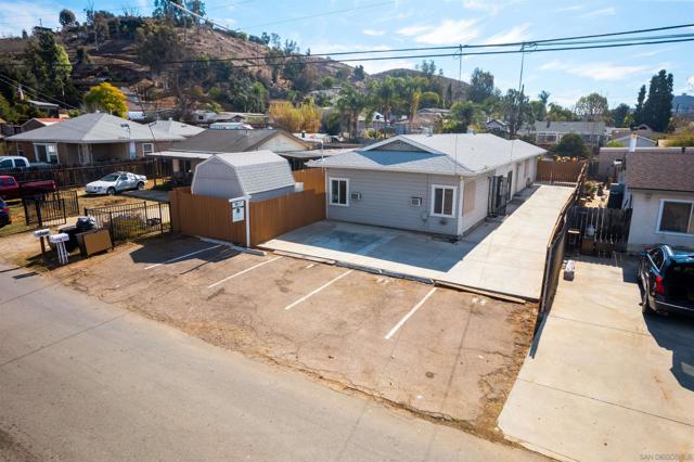 12643 Castle Court Dr, Lakeside CA: https://media.crmls.org/mediaz/c7a742ca-7935-49a3-9d9f-32f92a627133.jpg