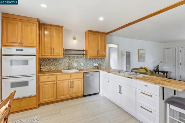 4108 Irene Dr, Martinez CA: https://media.crmls.org/mediaz/c7a79221-32a2-4921-9588-888208bc4d4e.jpg