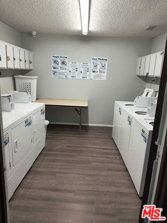 5334 N Lindley Avenue, Encino CA: https://media.crmls.org/mediaz/c7a806ef-808a-4be1-a6e1-be5d1d791e06.jpg