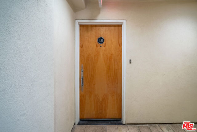 118 S Clark Drive, West Hollywood CA: https://media.crmls.org/mediaz/c7a82502-209c-40e2-8b6e-04f15242bf14.jpg
