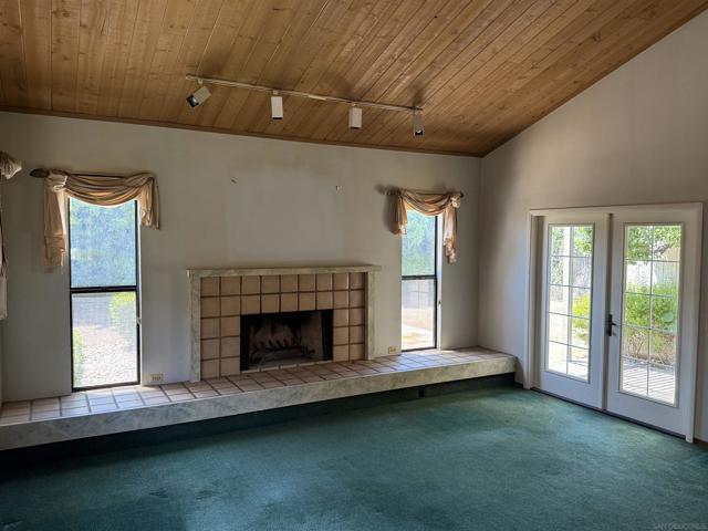 6056 Winfield Ave, La Mesa CA: https://media.crmls.org/mediaz/c7a83250-653a-4149-a6ad-780c4e7635a7.jpg